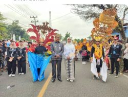 Wakil Bupati Zulqoini Syarif Lepas Peserta Karnaval Peringatan HUT RI Ke-79