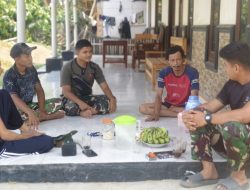 Pererat Kemanunggalan TNI-Rakyat, Satgas TMMD ke-130 Kodim 0427/Way Kanan Jalin Kebersamaan di Waktu Istirahat